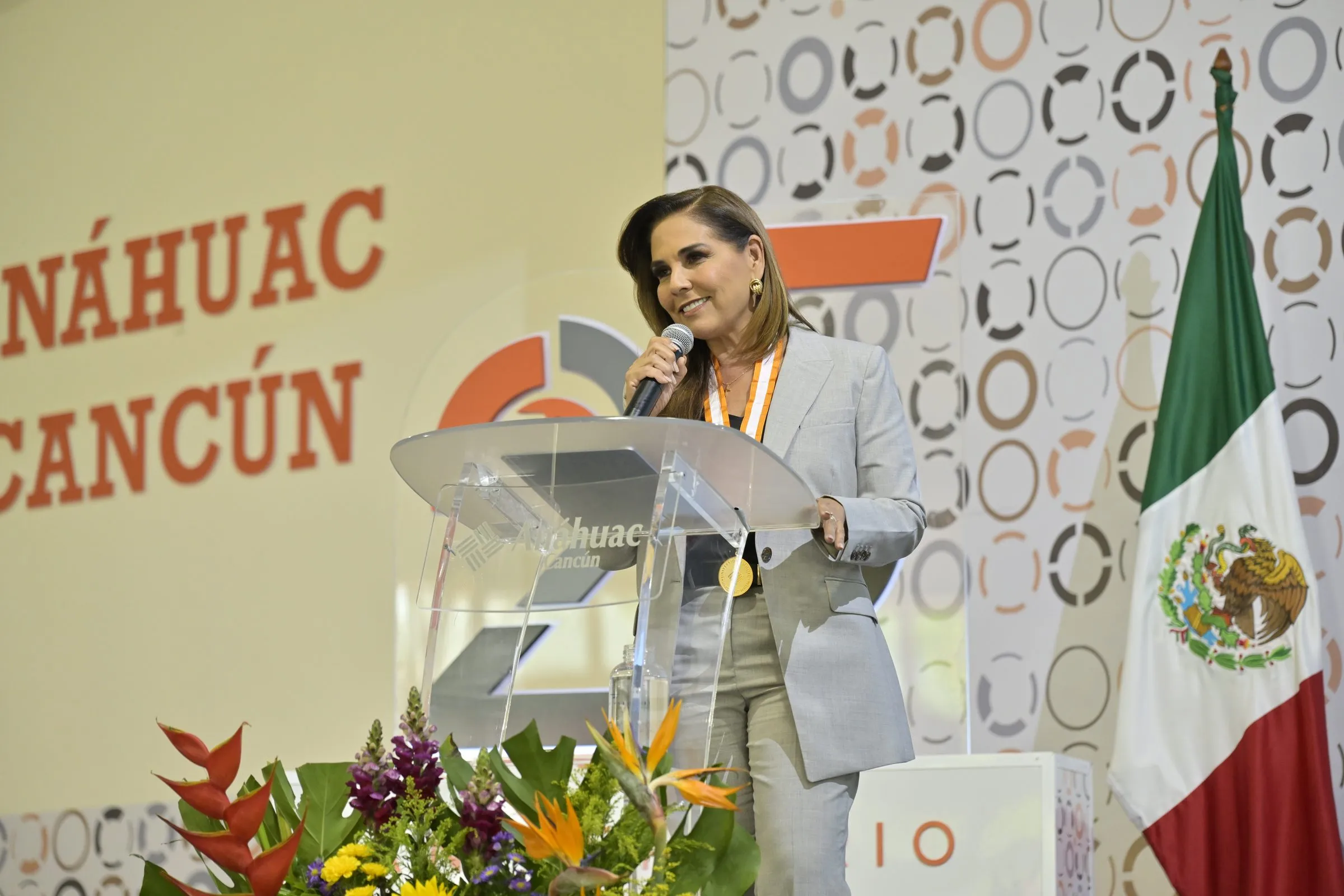 Cobertura fotográfica de conferencia institucional en Cancún